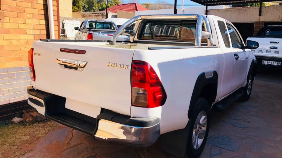 Used 2018 Toyota Hilux 2.8GD-6 Xtra cab Legend manual - SG Cars Used 2018 Toyota Hilux 2.8GD-6 Xtra cab Legend manual - SG Cars
