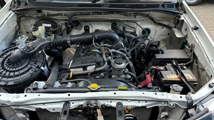 Used  2013 Toyota Hilux 2.0 - Happy DC Motors