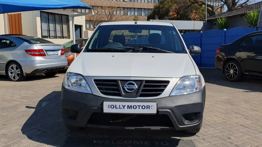 Used  2022 Nissan NP200 1.6i safety pack - Nolly Motors