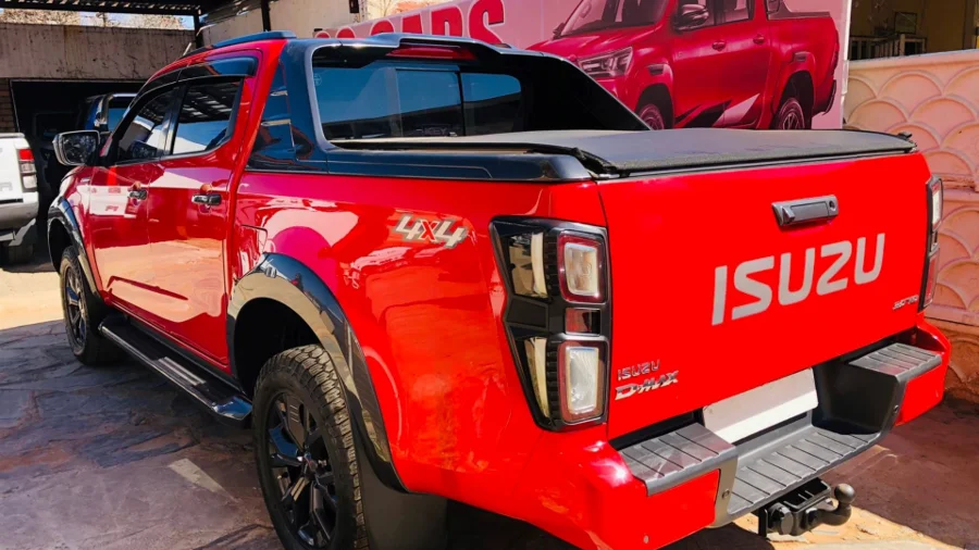Used 2024 Isuzu D-Max 3.0TD double cab V-Cross 4x4 - SG Cars Used 2024 Isuzu D-Max 3.0TD double cab V-Cross 4x4 - SG Cars