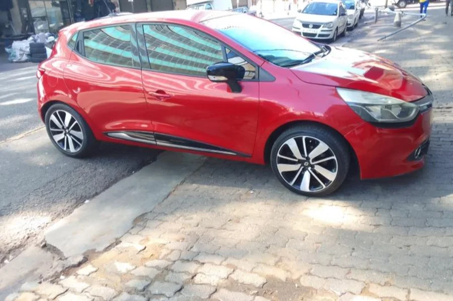 Used 2015 Renault Clio 66kW turbo Expression - Andy Auto Used 2015 Renault Clio 66kW turbo Expression - Andy Auto