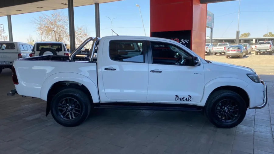 Used 2015 Toyota Hilux 4.0 V6 double cab Raider Dakar edition - Highway Motors Used 2015 Toyota Hilux 4.0 V6 double cab Raider Dakar edition - Highway Motors