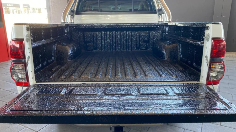 Used 2015 Toyota Hilux 4.0 V6 double cab Raider Dakar edition - Highway Motors Used 2015 Toyota Hilux 4.0 V6 double cab Raider Dakar edition - Highway Motors