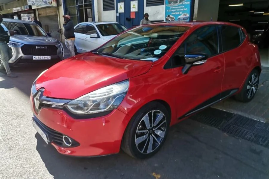 Used 2015 Renault Clio 1.4 Expression 5-door - Ben Auto Used 2015 Renault Clio 1.4 Expression 5-door - Ben Auto