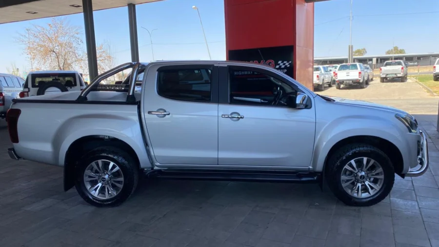 Used 2019 Isuzu D-Max 300 3.0TD double cab LX auto - Highway Motors Used 2019 Isuzu D-Max 300 3.0TD double cab LX auto - Highway Motors