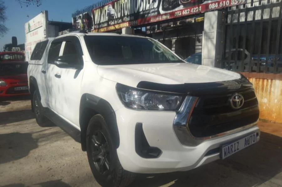 Used 2022 Toyota Hilux 2.4GD-6 double cab 4x4 SR - Wariz Auto Used 2022 Toyota Hilux 2.4GD-6 double cab 4x4 SR - Wariz Auto
