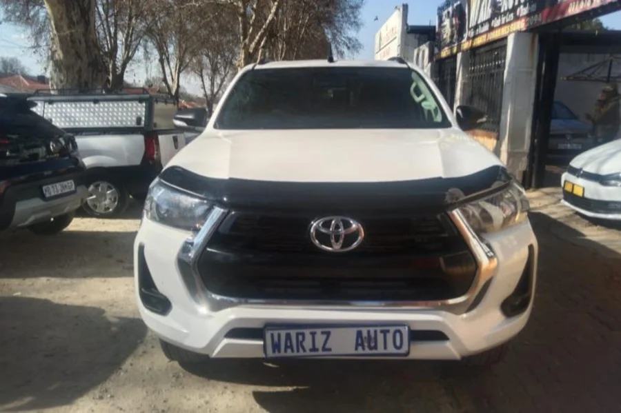 Used 2022 Toyota Hilux 2.4GD-6 double cab 4x4 SR - Wariz Auto Used 2022 Toyota Hilux 2.4GD-6 double cab 4x4 SR - Wariz Auto