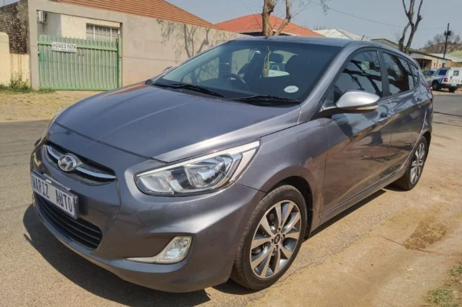 Used 2018 Hyundai Accent sedan 1.6 Fluid auto - Wariz Auto Used 2018 Hyundai Accent sedan 1.6 Fluid auto - Wariz Auto