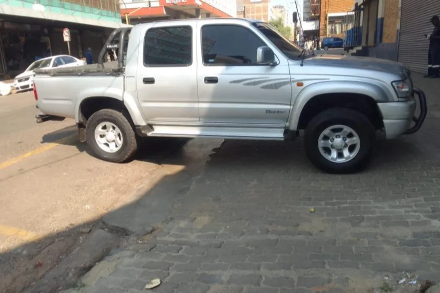 Used 2004 Toyota Hilux 2.4GD-6 double cab SRX - Andy Auto Used 2004 Toyota Hilux 2.4GD-6 double cab SRX - Andy Auto
