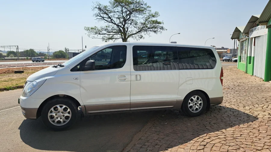 Used 2012 Hyundai H-1 2.5VGTi bus Elite 9-seater - Wiz Link Used 2012 Hyundai H-1 2.5VGTi bus Elite 9-seater - Wiz Link