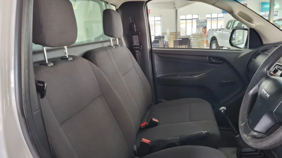 Used 2020 Isuzu D-Max Gen 6 250 single cab Fleetside safety - Quadro Motors Used 2020 Isuzu D-Max Gen 6 250 single cab Fleetside safety - Quadro Motors